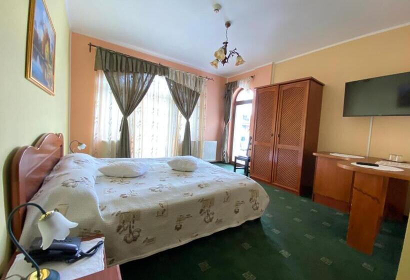 Standard Room with Balcony, Pensiunea Crocus   Sauna & Billiard