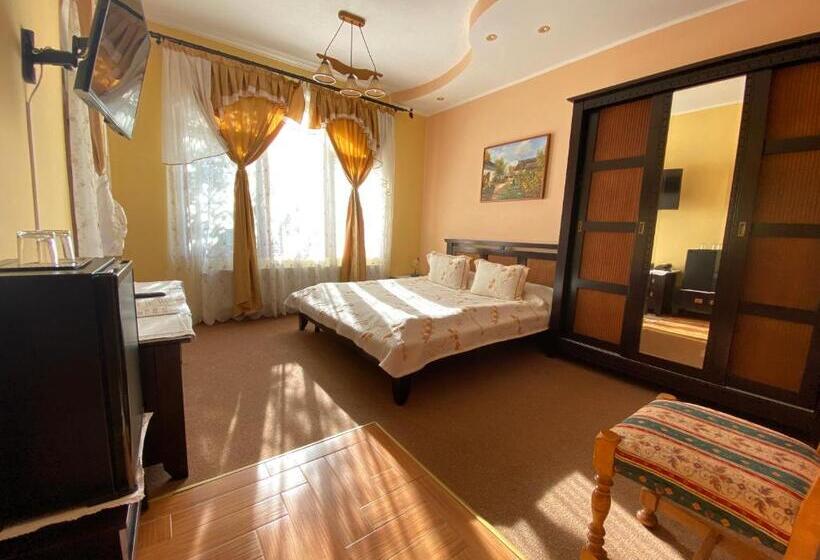 Standard Room with Balcony, Pensiunea Crocus   Sauna & Billiard