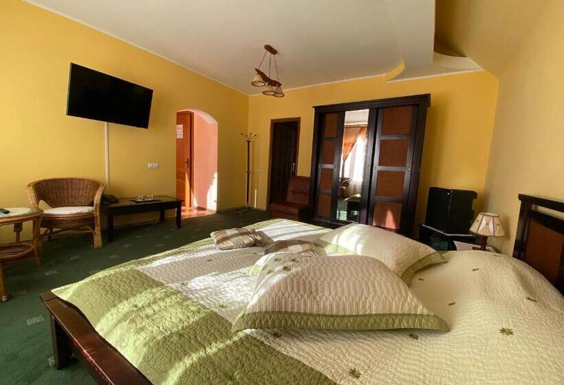 1 Bedroom Villa, Pensiunea Crocus   Sauna & Billiard