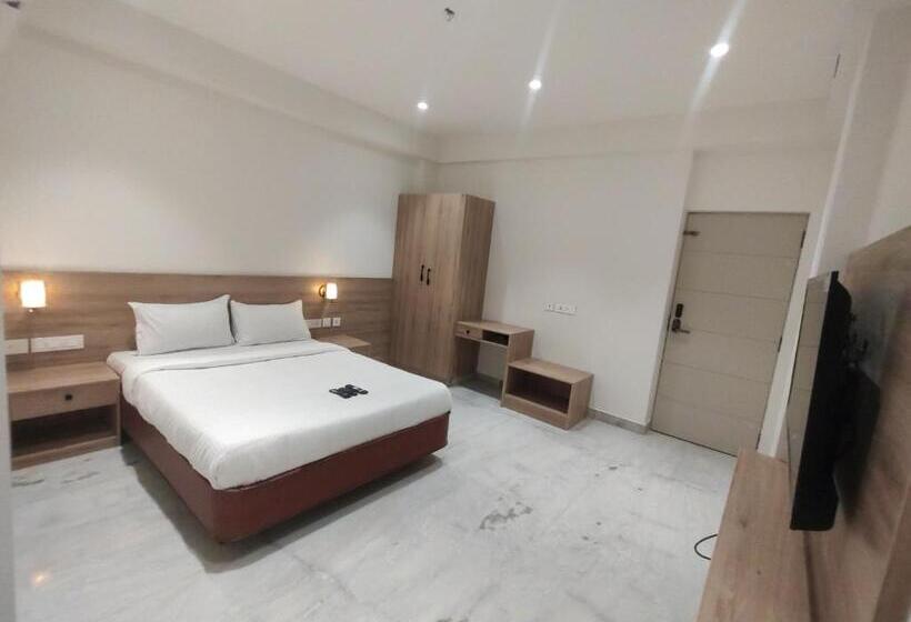 اتاق سوپریور با تخت بزرگ, Royal Paris