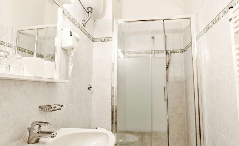 اتاق سوپریور چهار تخته, St. James