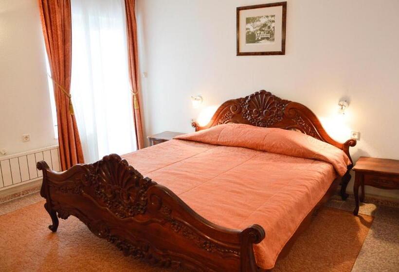 سوییت لوکس, Park Hotel Bellevue