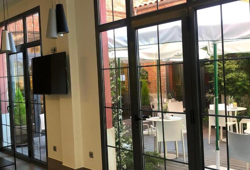 اتاق استاندارد, The Book Factory Hostel