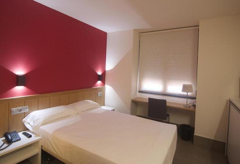 اتاق استاندارد سه نفره, The Book Factory Hostel