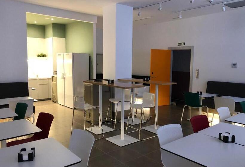 تختخواب در اتاق مشترک, The Book Factory Hostel