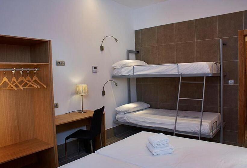 اتاق استاندارد چهار تخته, The Book Factory Hostel