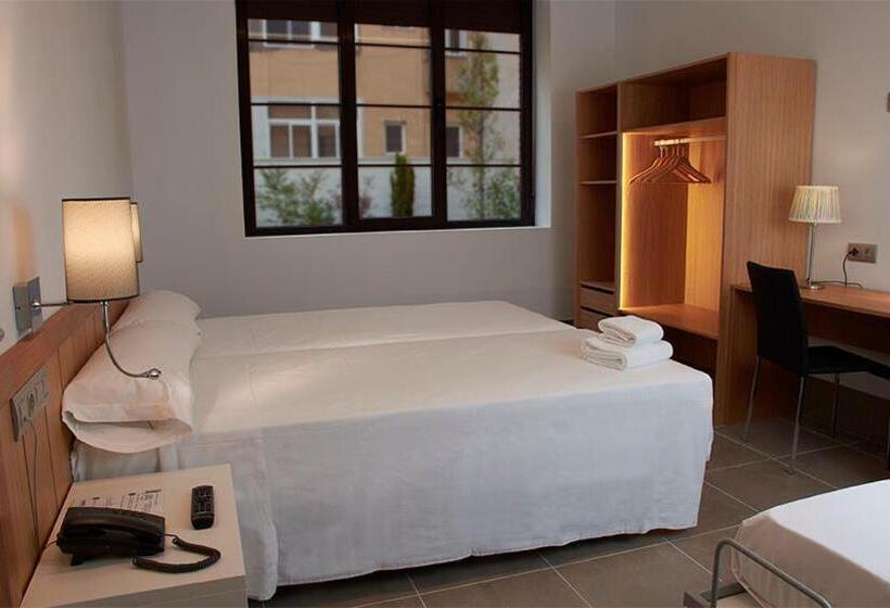 اتاق استاندارد چهار تخته, The Book Factory Hostel