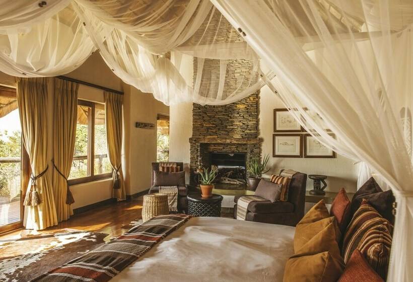 Deluxe Room, Tuningi Safari Lodge
