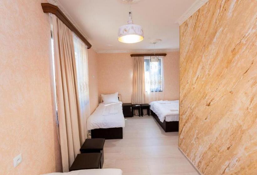 اتاق استاندارد چهار تخته, Rafting House