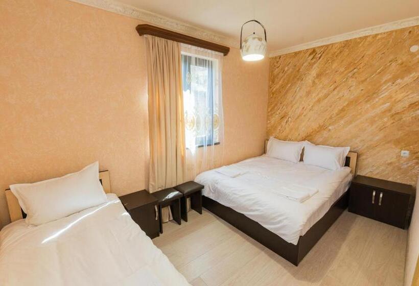اتاق استاندارد چهار تخته, Rafting House