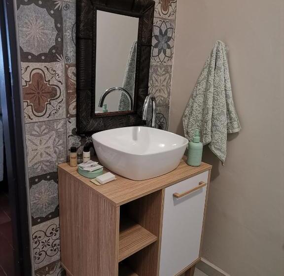 اتاق لوکس, Dr M Beauty Lounge And Guest House