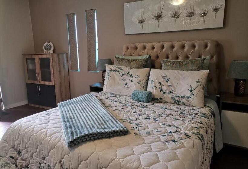 اتاق لوکس, Dr M Beauty Lounge And Guest House