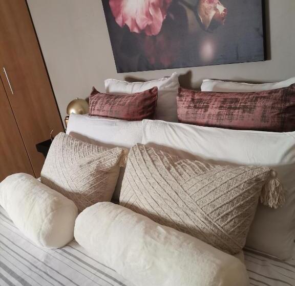 اتاق استاندارد, Dr M Beauty Lounge And Guest House