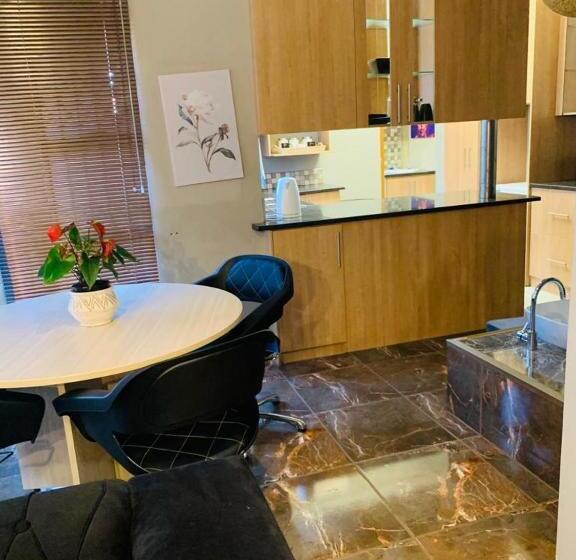 اتاق استاندارد, Dr M Beauty Lounge And Guest House