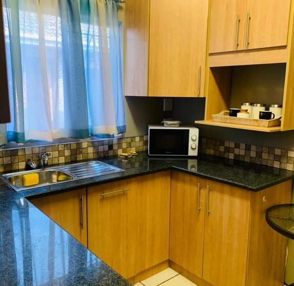 اتاق استاندارد, Dr M Beauty Lounge And Guest House