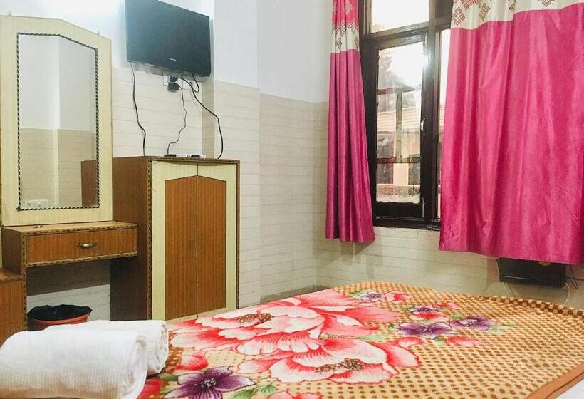 اتاق استاندارد, Trimrooms Shree Mata Palace, Katra Bus Stand