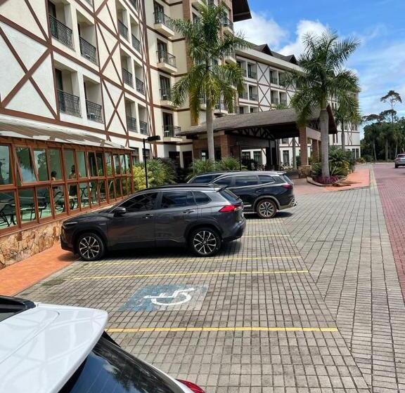 سوییت با چشم‌انداز کوه, Condomínio Vista Azul