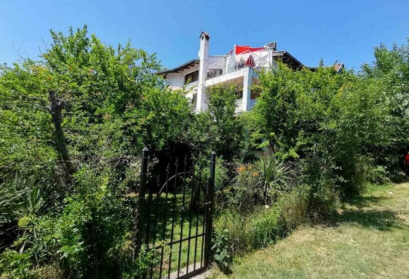 Quarto Estandar com Sacada, двойна стая вила фани