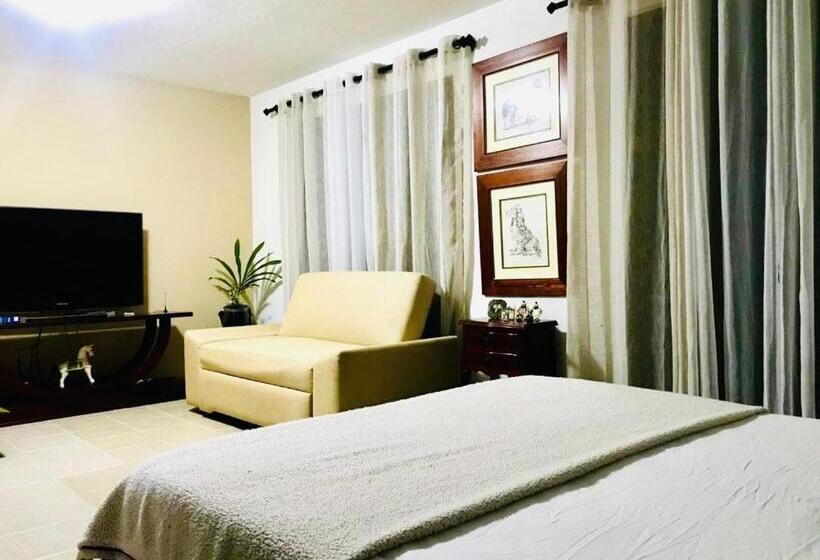 اتاق استاندارد سه تخته با چشم‌انداز استخر, Finca Hotel El Laurel   Parque Del Café