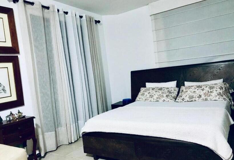 اتاق استاندارد سه تخته با چشم‌انداز استخر, Finca Hotel El Laurel   Parque Del Café