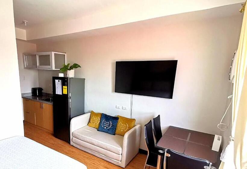 استودیو استاندارد با چشم‌انداز استخر, Pool View Studio In Mesaverte With Free Pool & Netflix