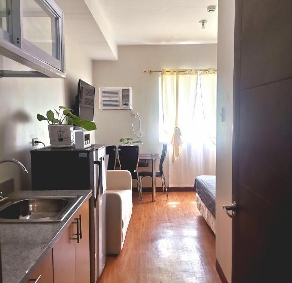 استودیو استاندارد با چشم‌انداز استخر, Pool View Studio In Mesaverte With Free Pool & Netflix