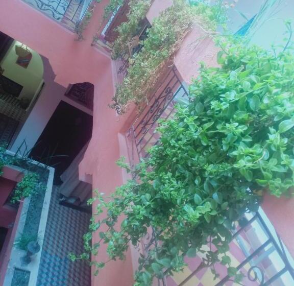 اتاق استاندارد سه نفره, Riad Dar Ahlam