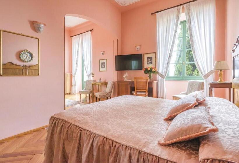 سوییت جونیور با چشم‌انداز دریاچه, Boutique Hotel Villa Sostaga