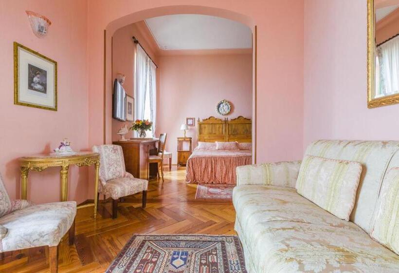 سوییت جونیور با چشم‌انداز دریاچه, Boutique Hotel Villa Sostaga