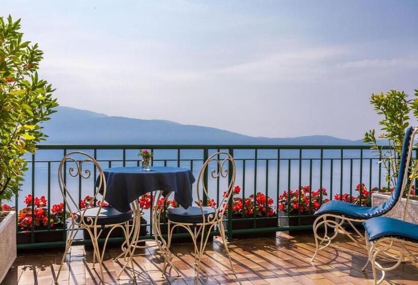 سوییت جونیور با چشم‌انداز دریاچه, Boutique Hotel Villa Sostaga