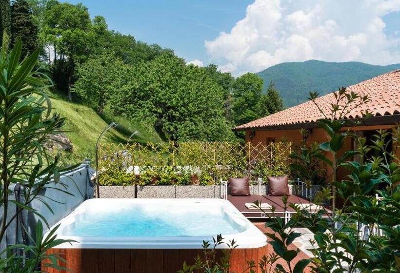 اتاق لوکس با چشم‌انداز باغ, Boutique Hotel Villa Sostaga