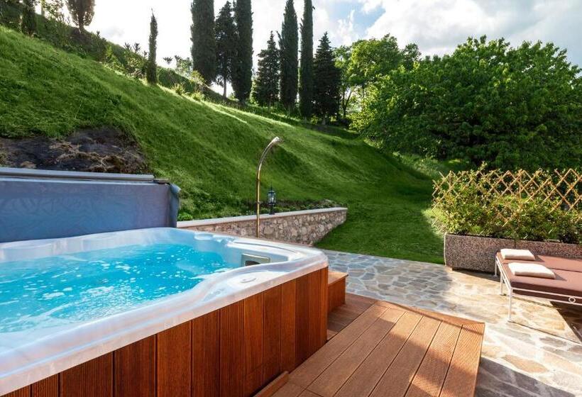 اتاق لوکس با چشم‌انداز باغ, Boutique Hotel Villa Sostaga