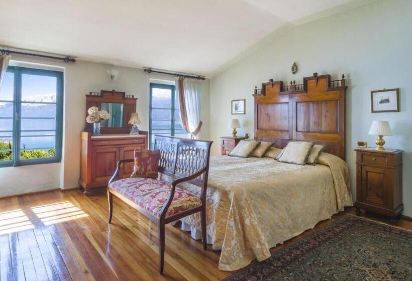 سوئیت جونیور با چشم‌انداز, Boutique Hotel Villa Sostaga