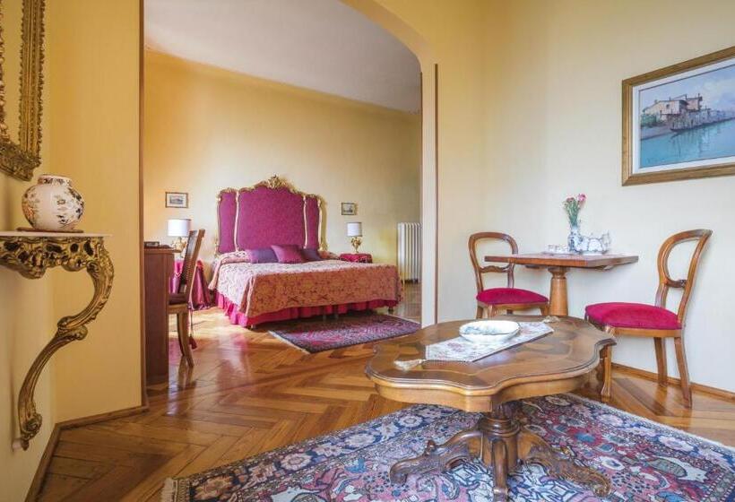 سوئیت جونیور با چشم‌انداز, Boutique Hotel Villa Sostaga