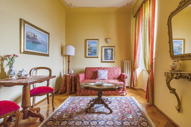 سوییت جونیور با چشم‌انداز دریاچه, Boutique Hotel Villa Sostaga