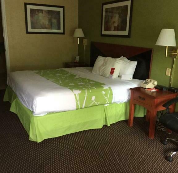 اتاق استاندارد با تخت بزرگ, Econo Lodge