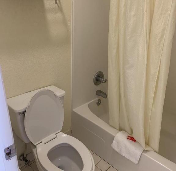 اتاق استاندارد با تخت بزرگ, Econo Lodge
