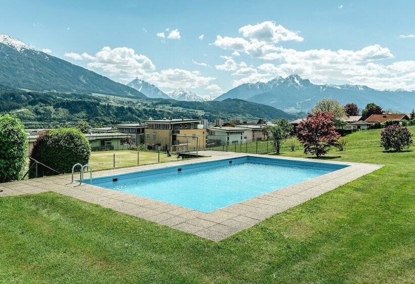 اتاق کلاس بیزنس, Huberhof