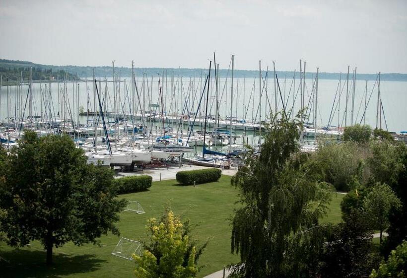 اتاق استاندارد, Marina Port