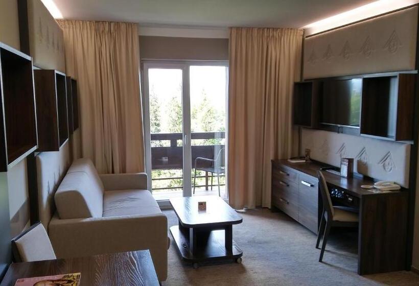 Deluxe Suite, Patria