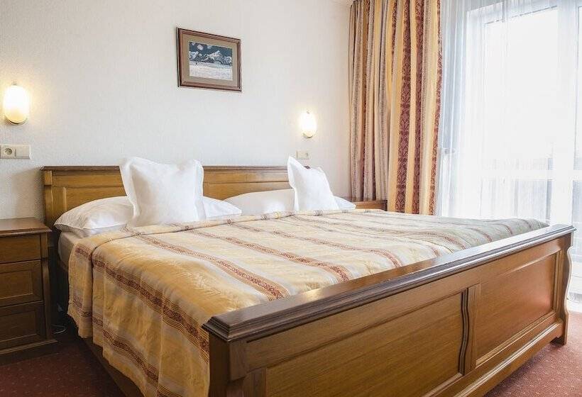 Standard Single Room, Patria