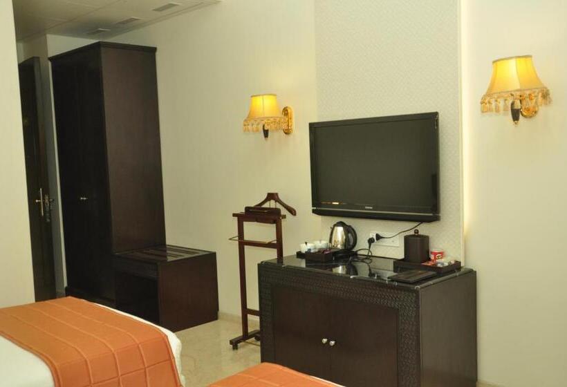 Superior Room, Royal Tulip Navi Mumbai