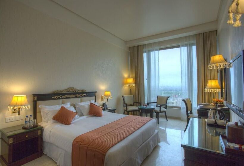 Superior Room, Royal Tulip Navi Mumbai