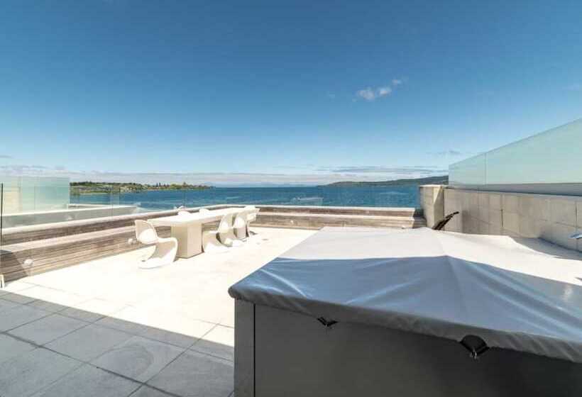 带两个卧室的顶楼公寓, Sacred Waters Taupo