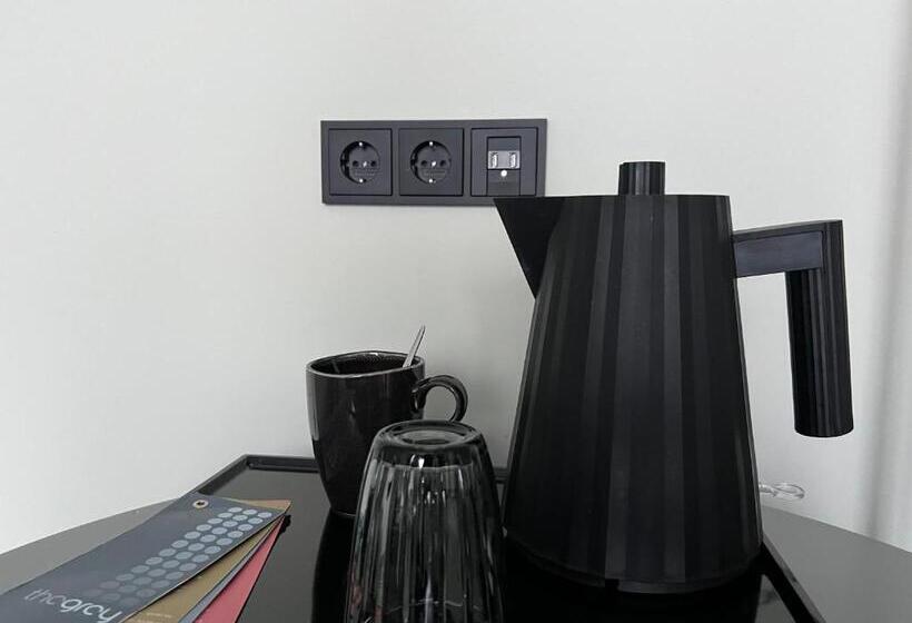 经济房, The Grey Design