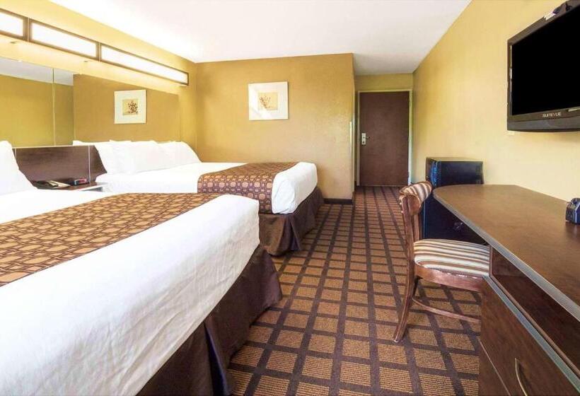 Deluxe Room Adapted for people with reduced mobility, Microtel Inn & Suites By Wyndham Macon