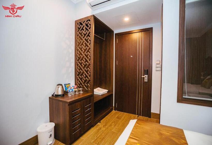 اتاق استاندارد سه تخته با چشم‌انداز, Minh Chau Hotel & Coffee