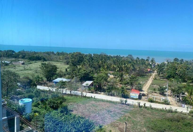 اتاق لوکس با بالکن و چشم‌انداز دریا, Bahia Rada