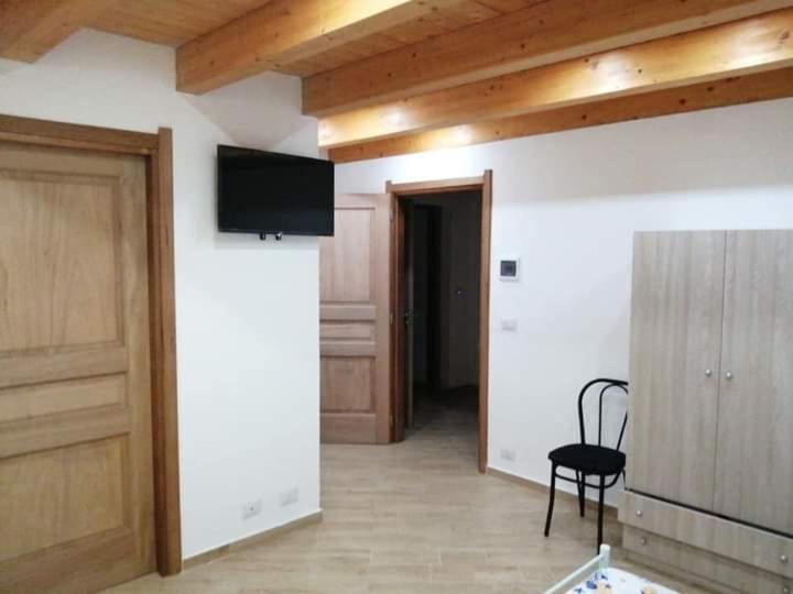 اتاق استاندارد, Debel House