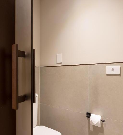 اتاق لوکس با تخت بزرگ, Qoya Hotel Curitiba, Curio Collection By Hilton